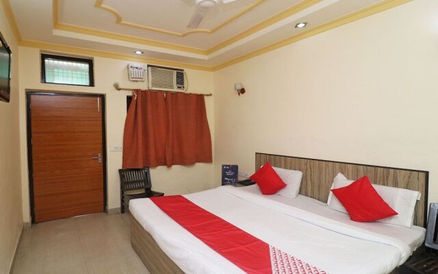 OYO 24951 Vaibhav Palace