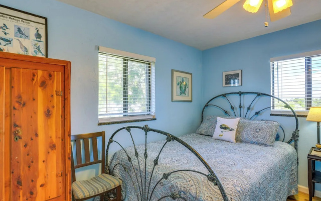 Waterfront Cedar Key Duplex Home: Grill & Dock!