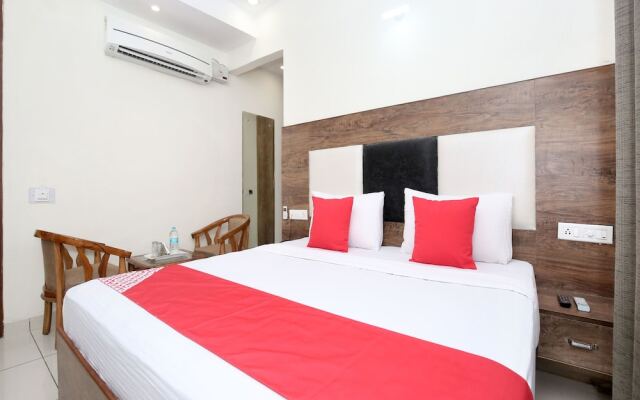 OYO 13373 Hotel Royal star