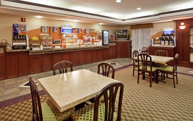 Holiday Inn Express Hotel & Suites LANSING-LEAVENWORTH