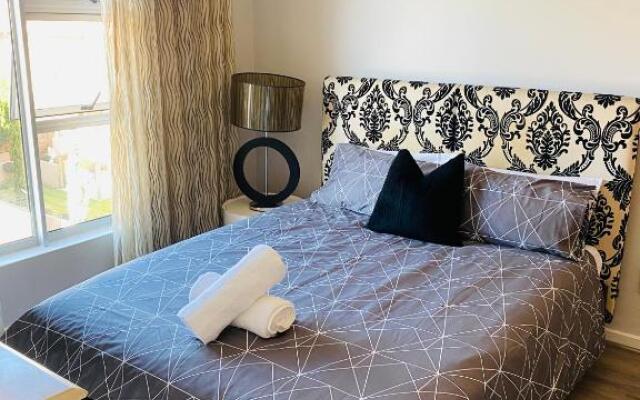 Immaculate & Central Apartment in Houghton