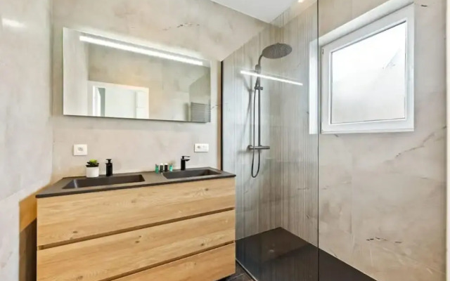 Spacious House With 3 Terraces