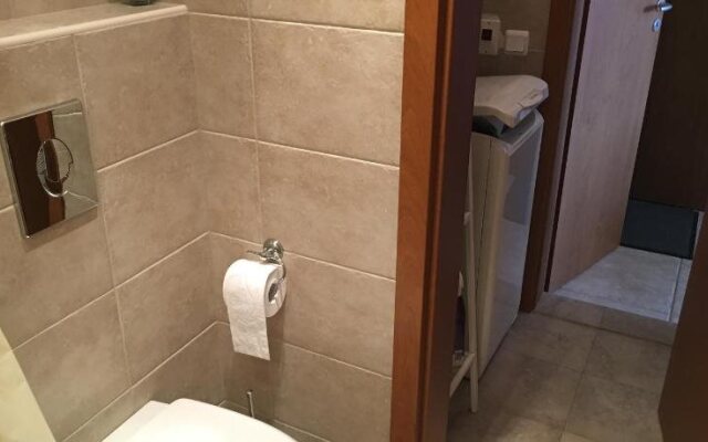 Lucky Beach Apartments