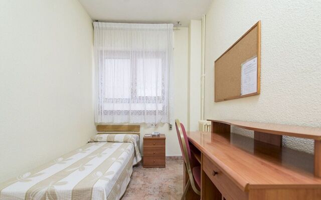 Ensuite Rooms for Women Only - LEON