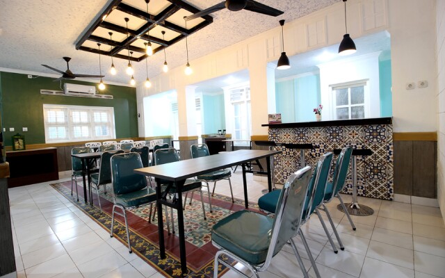 RedDoorz Plus Syariah near Lempuyangan Station 3