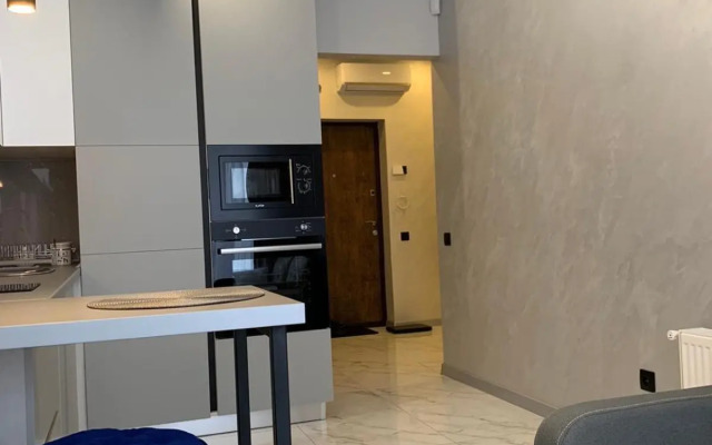 MAKSIM Modern Apartment