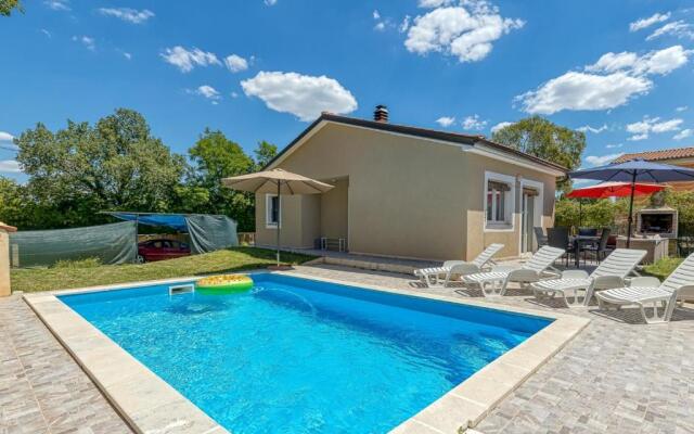 Holiday House Mir
