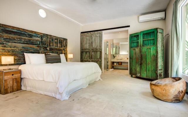 Puerto Aventuras Villa Sleeps 10 with Pool