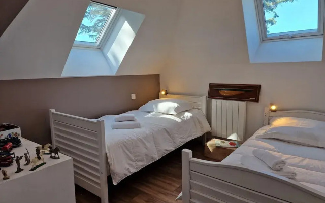 Breton Holiday Home With sea View, Plougasnou