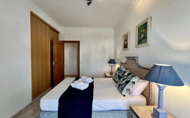 Quarteira Elegant With Pool by Homing