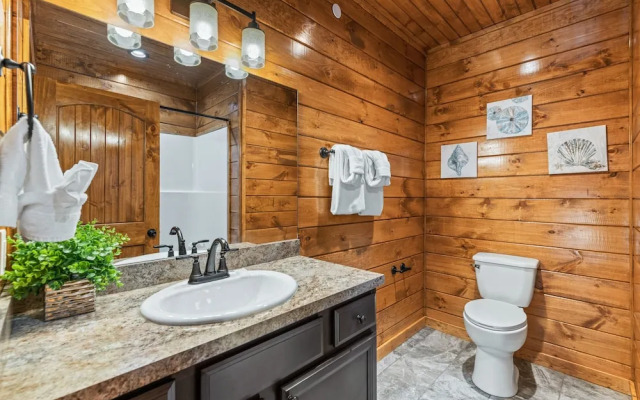 Breathtaking Views 10 Bedroom Cabin by Heavenly Views Resort