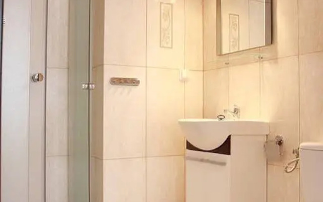 Leo Hostel