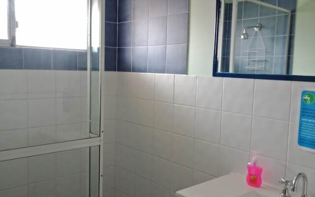 Ozzie Pozzie Backpackers