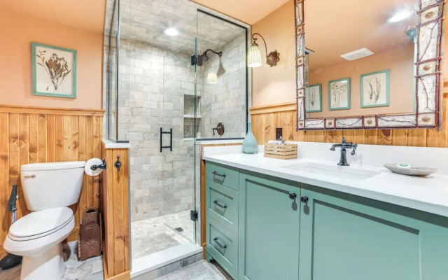 Peaceful Farmhouse w/ Fire Pit: Near Town & Lake!