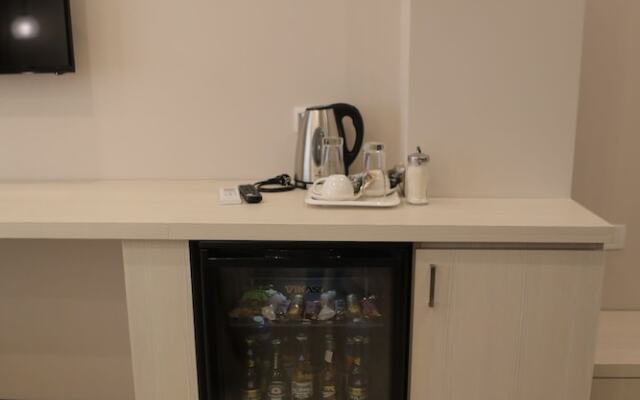 4 Room Hotel