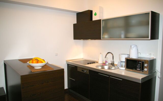 Celenga Apartments with free offsite parking