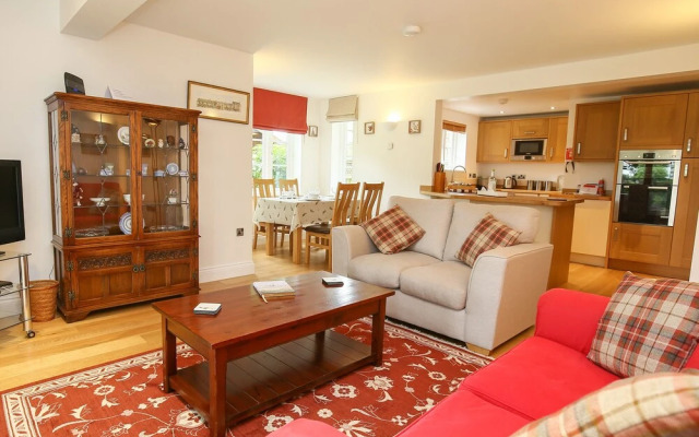 5 Burford Mews