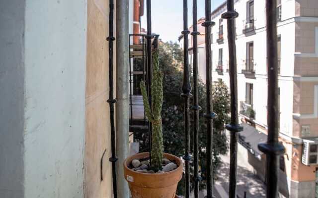 Modern 3 Bdr 2 Bath in La Latina, Near Metro