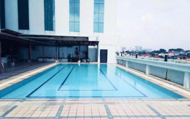 Crystal Crown Hotel