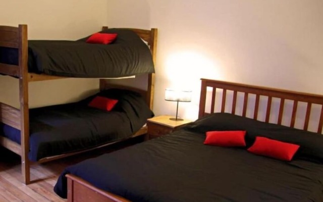 Hostal Irreal - Hostel