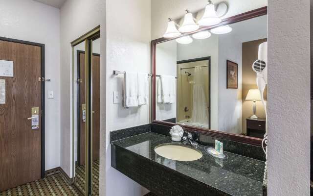 Quality Suites Burleson - Ft. Worth