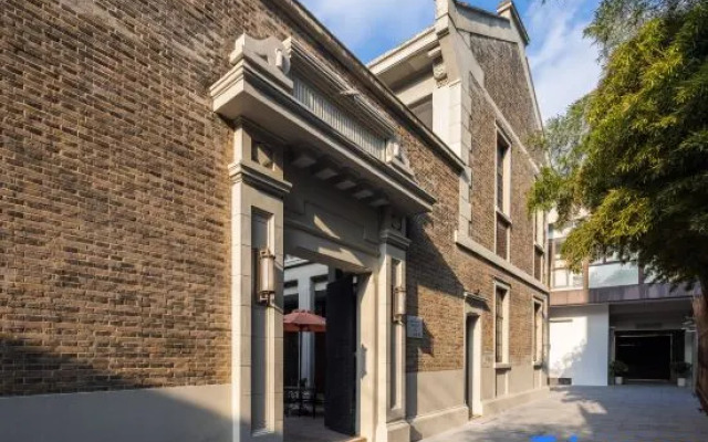 Blossom Manoir Lujiazui · Oriental Treasury