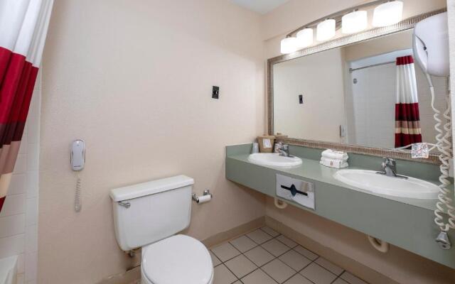 Red Roof Inn & Suites Hazleton