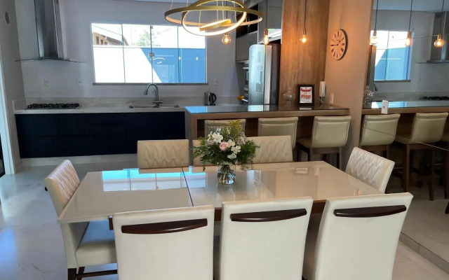 Casa Alto Padrão p/ 8 Pessoas na Praia de Mariscal