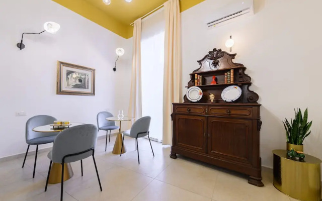 Into Mann in Naples With 5 Bedrooms and 5 Bathrooms