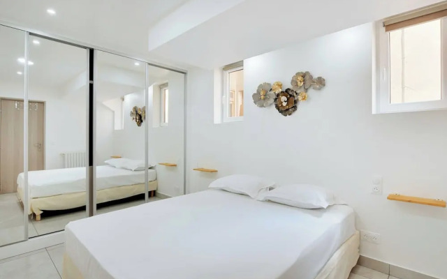 Appartement in the Heart of Paris Canal de L'ourq/crimee