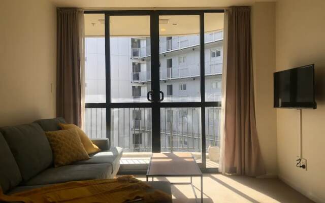 Spacious 2BR Near Westfield Newmarket