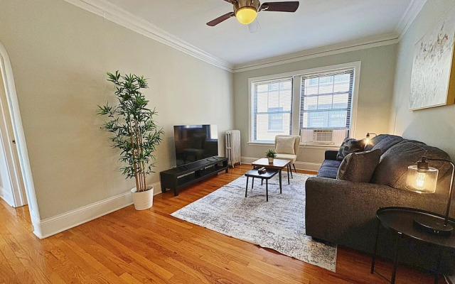 Furnished 1BR - Woodlawn 2W