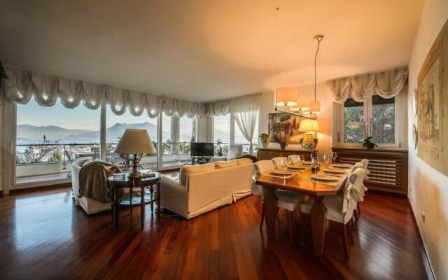 Sana Luxury Apartment in Stresa With Lake View