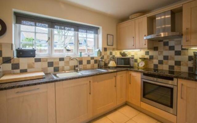 2 Ogilvie Lodge