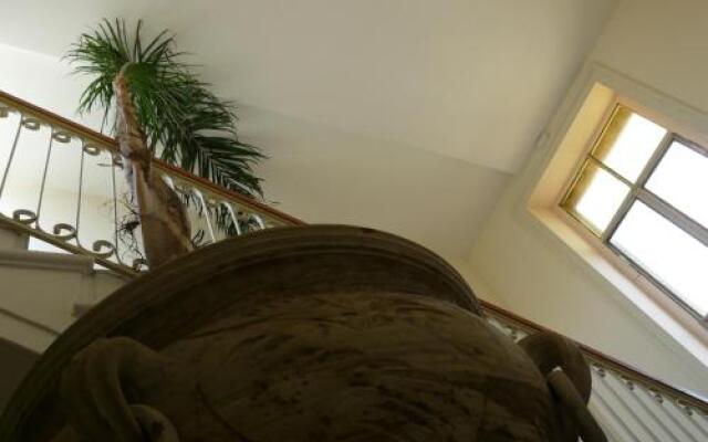B&B Gallery