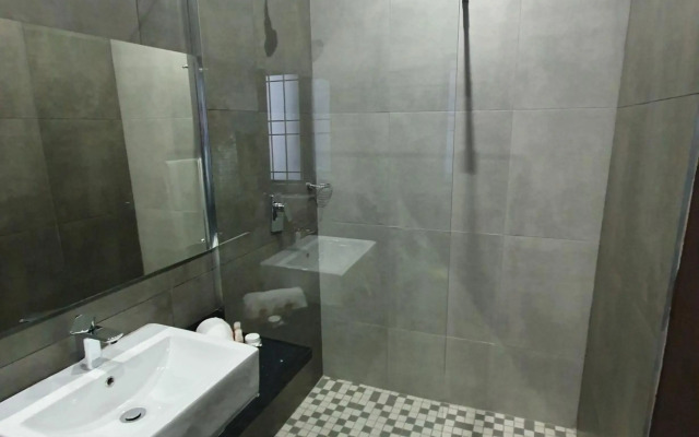 La Orchard Hotel
