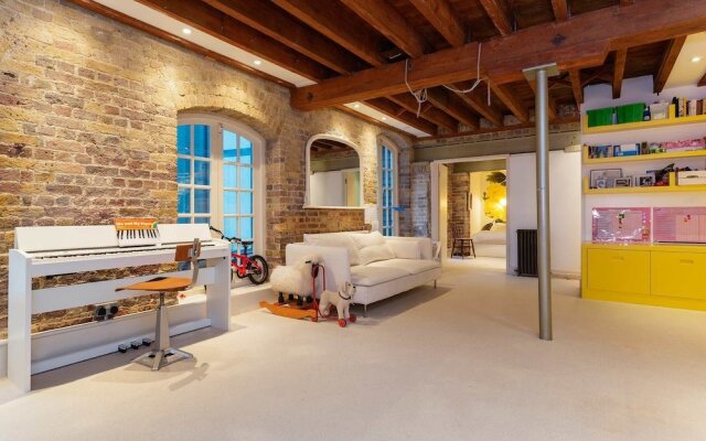 Veeve - The Coach Mews