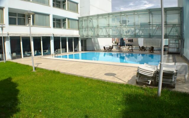Capital Plaza Hotel(****)