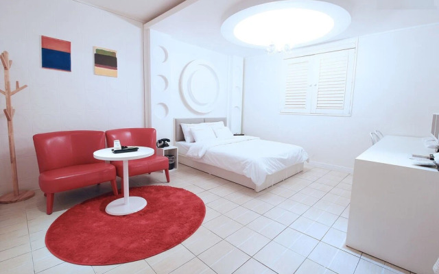 Hotel S