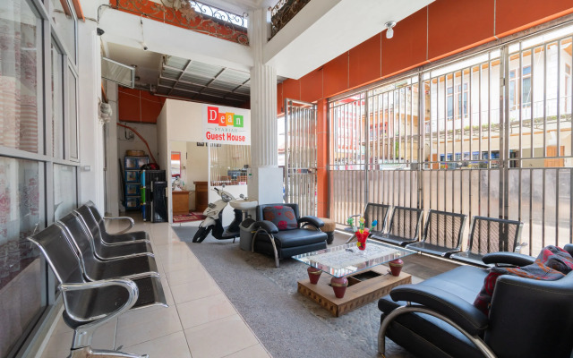 RedDoorz Syariah near Pasar Aur Kuning