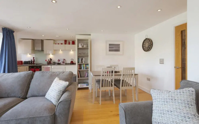 The Beach House & Porth  Sands Apartments