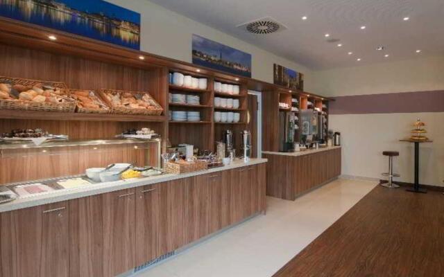 Premier Inn Duesseldorf City Centre Hotel