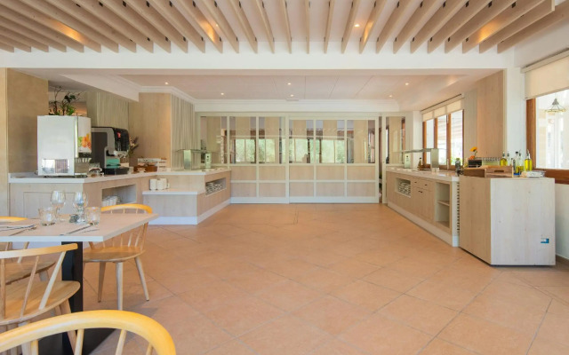 Hotel Playa Mondrago