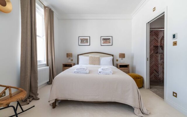 Impressive and Gorgeous Kensington Family Home