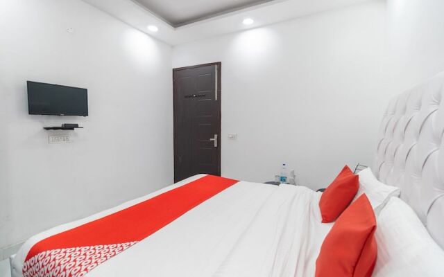 Oyo 40460 Paradise Studio