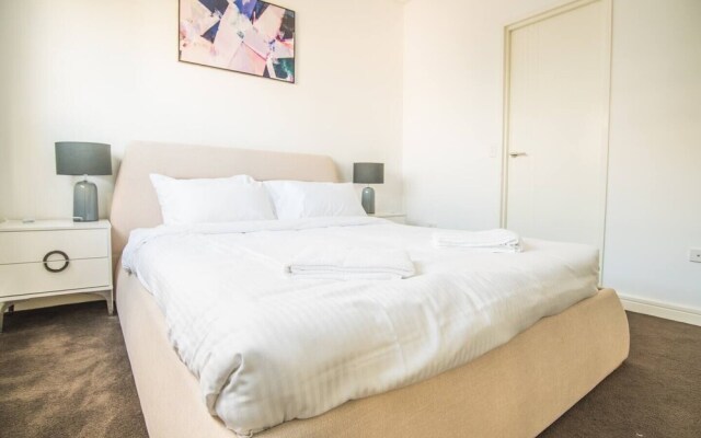 2bed2bath APT at Wolli Creek+P* Close to Airport