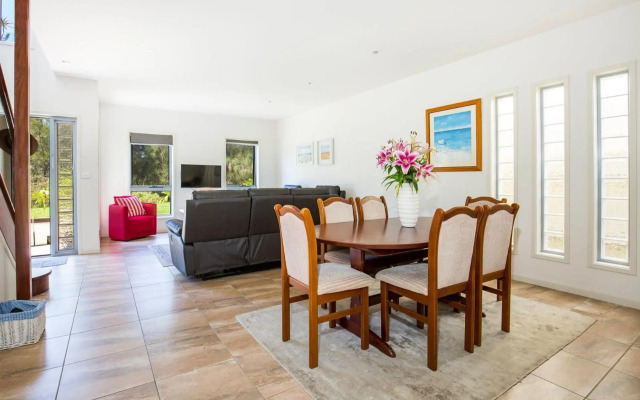 Thalassa I Pet Friendly I 2 Mins Walk to Beach