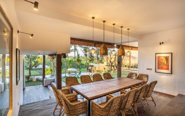 Outstanding Villas Complex, 9 BR, Canggu With Staff
