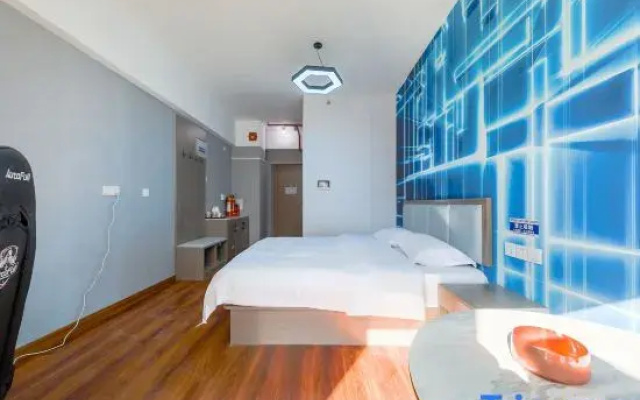 Yunding E-sports Homestay (Jinan Quanfu Overpass)