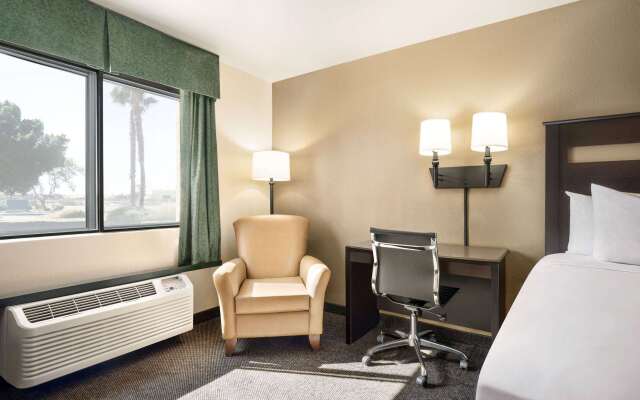 Travelodge by Wyndham Yuma